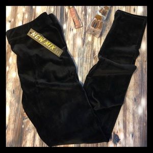 last pair! вlacĸ veloυr leggιngѕ